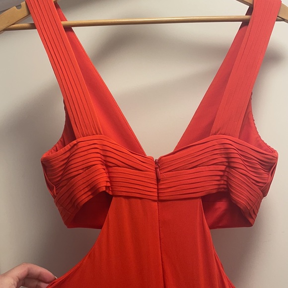 Side shown leg slit red fancy dress - Picture 7 of 9